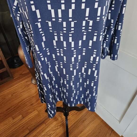Alfani Three Quarter Sleeves Navy and White Stretch Top Sz XL - Picture 3 of 10
